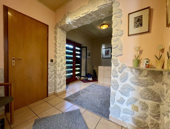 Fröndenberg-Frömern: Freistehender Bungalow mit Garage in familienfreundlicher Lage! – Eingangs- und Flurbereich