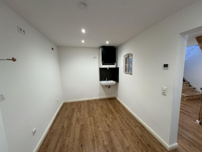 Einzigartiges Altstadt-Juwel in Weilheim mit eigenem Stadtgarten – kernsanierte 6-Zimmer-Maisonette – Zimmer 2, Foto 1, WaMa, 2. OG
