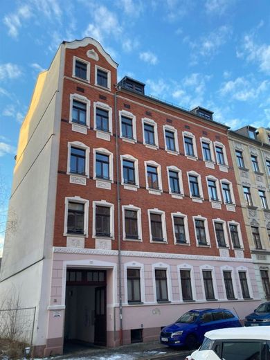 Gemütliche 2-Zi. mit Laminat, Balkon, EBK und Wannenbad in sehr guter Lage! – Hausansicht