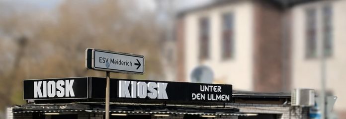 Kiosk unter den Ulmen