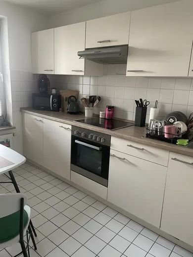 شقة من غرفتين في شونيفيلد بالقرب من برلين مع مطبخ مجهز وموقف سيارات تحت الأرض – Küche mit Fenster
