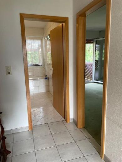 Casa unifamiliare in prefabbricato con 2 appartamenti accessori – Wohnung EG Flur Bad Schlafen
