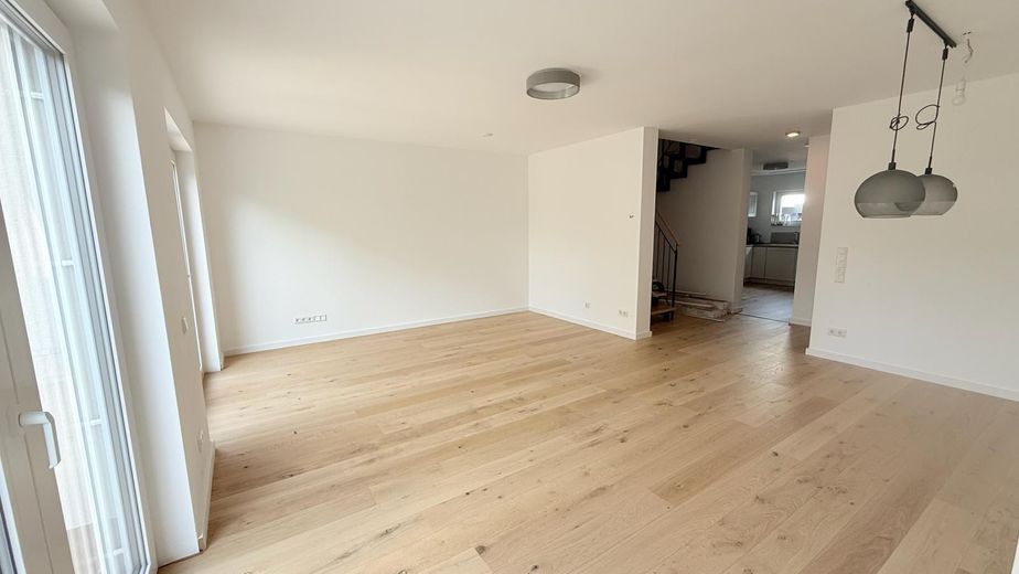 Raum zum Entfalten: Haus in Friedberg mit 120 Quadratmetern – Wohnzimmer