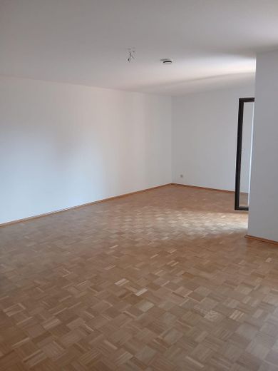 Beautiful quiet apartment directly near the lake and nature reserve – Wohnzimmer 