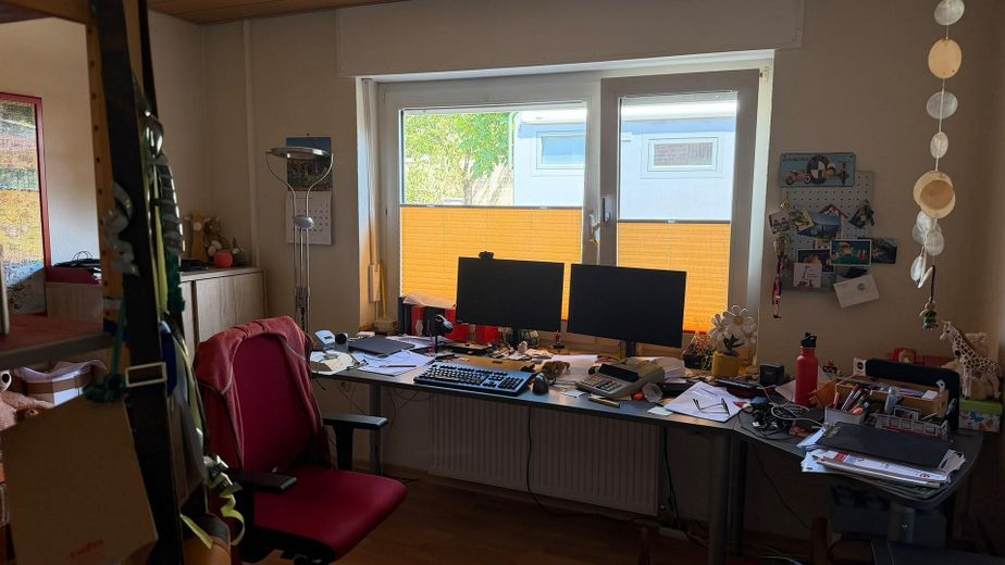 Freistehendes Einfamilienhaus mit Einliegerwohnung – Homeoffice/ Kinderzimmer2