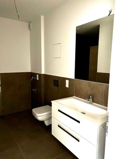 Top moderne, neuwertige 2 ZiKüche/Bad/ großer Balkon - Königsbergerstraße 1b – Foto 12