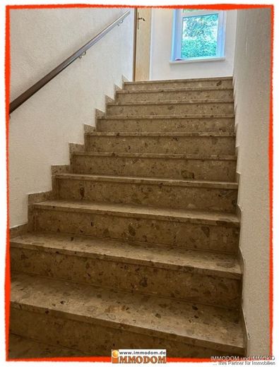 2-Zimmer-Wohnung mit schönem Bad in Wilkau-Hasslau, helle Räume, preiswert zu vermieten! – Treppenhaus