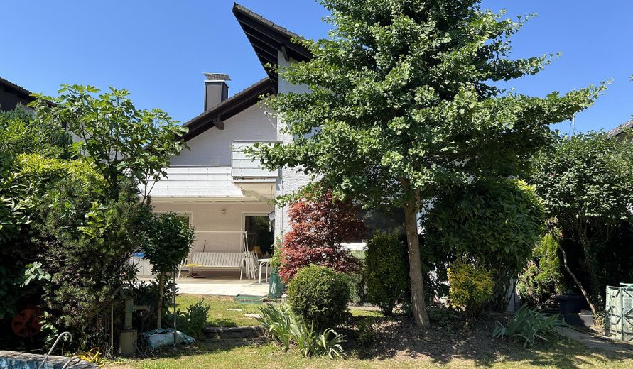 Dom jednorodzinny o powierzchni 1,5 kondygnacji z garażem w Malsch – Haus vom Garten