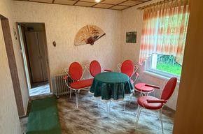 Ferienhaus mit Bootsplatz und Motorboot / Trailer – Schlafzimmer mit Terrassenmöbe