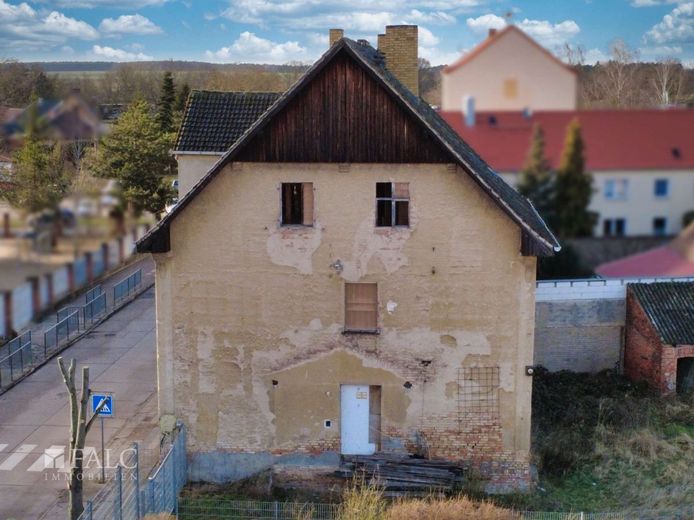 Provisionsfrei! MFH mit 308 m² für 79.500 EUR - 3 WE + DG-Ausbau + KfW-Potenzial – Außenansicht Südost