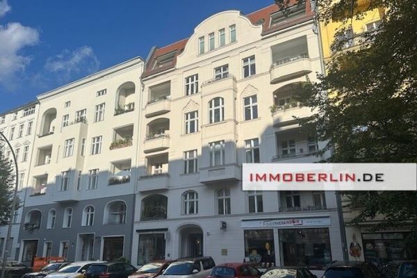 IMMOBERLIN.DE - Einzugsbereite kernsanierte Stuck-Altbauwohnung mit Balkon & Lift in Ruhelage