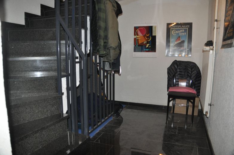 Schöne Doppelhaushälfte in ruhiger Lage – Kellertreppe