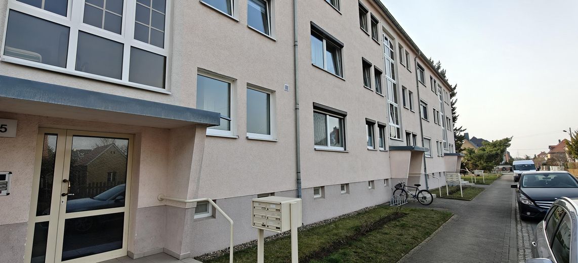 2-Raum-Wohnung in Röderau (Erstbezug nach umfassender Renovierung) – Vorderseite des Gebäudes