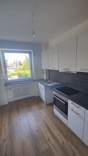 Sanierte 3-Zi.-Wohnung in guter Lage von Rahlstedt zu mieten – Neuwertige Einbauküche