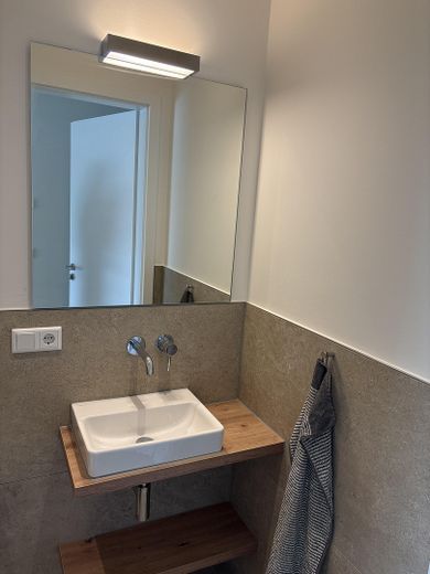 Construction neuve - appartement exclusif de 3 pièces avec équipements haut de gamme – Gäste-WC