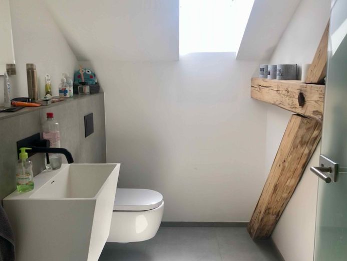 Loft moderne de 3,5 pièces avec loggia – Gäste WC