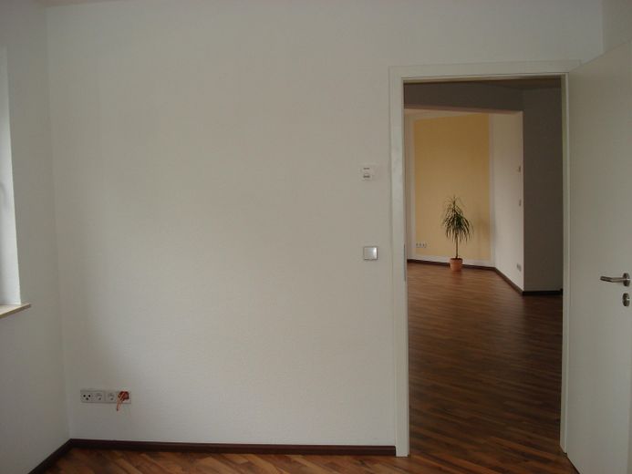 Helle 3-Zimmer-Wohnung im 1. OG mit Balkon – 84 m², Fußbodenheizung, Stellplatz – Schlafzimmer 2