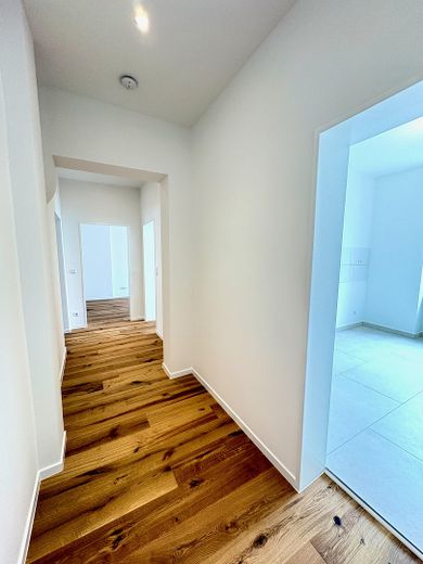 Sofort bezugsfertig und vollständig modernisierte 2 Zimmer Wohnung – Flur