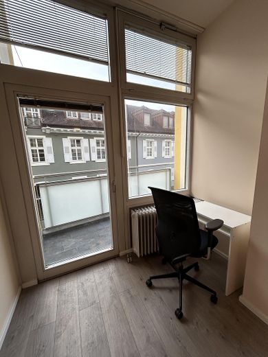 Przestronne mieszkanie 7-pokojowe z 2 balkonami i 2 miejscami parkingowymi w doskonałej lokalizacji w centrum Karlsruhe – Schlafzimmer 2 - Arbeitsecke