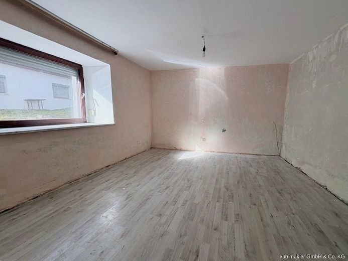 REDUZIERT!! Ein Zuhause mit Potenzial und Wohlfühlcharakter in Höchstädt – VUB0002350-5