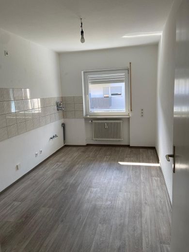 Schöne 2-Zimmer-Wohnung mit großem Balkon in ruhiger Wohnlage von Hockenheim – Foto 2