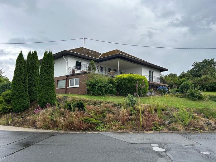 Se vende casa unifamiliar bien cuidada con gran parcela – Foto 2