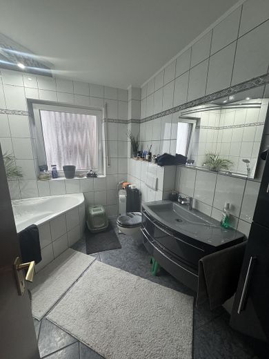 Przestronne 3 pokoje, kuchnia, przedpokój, łazienka, balkon w Viersen – Bad/Wanne