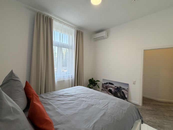 con aire acondicionado, completamente amueblado, recién renovado, listo para entrar a vivir, 2 hab., baño con cocina y balcón – Foto 18