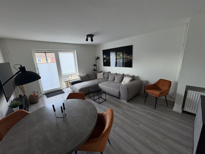 Helles, einladendes Wohnzimmer