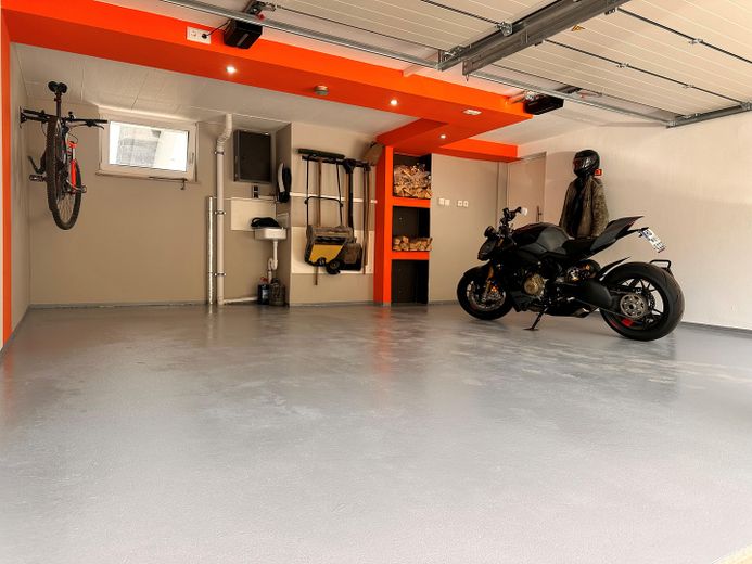 Exklusive Designvilla mit Panoramablick+Einliegerwohnung – Luxus, der Maßstäbe setzt – Garage