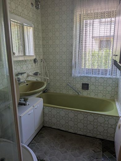 Einfamilienhaus mit Einliegerwohnung und idyllischem Garten in toller Lage, provisionsfrei – Bad EG