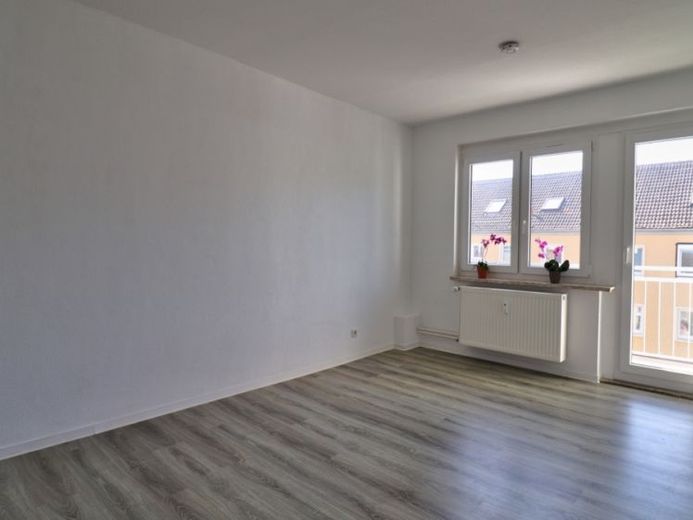 Helle 2-Zi.-Whg. mit Südbalkon in ruhiger Lage am Stadtrand! – Foto 1