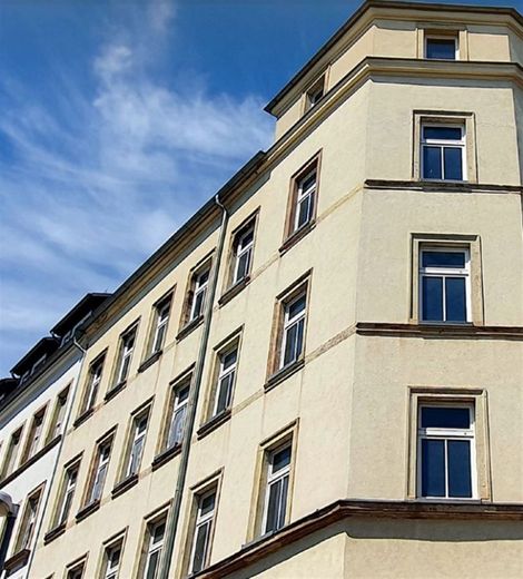 Zweitbezug nach San.! Kompakte 3-Zi mit EBK, Laminat, offener Küche und Wanne – hausansicht
