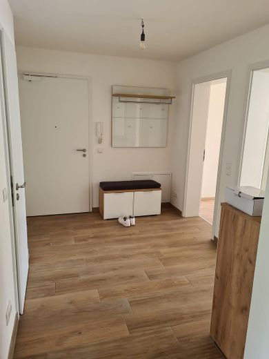 Abitare in esclusiva ad Augsburg-Göggingen: l’eleganza moderna incontra il comfort abitativo di alto livello – Flur