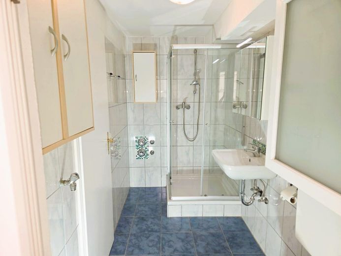 Badezimmer mit Tageslicht