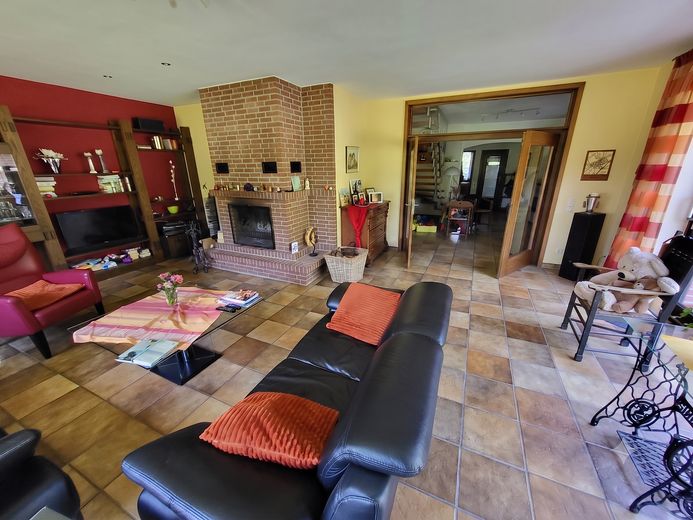 Idyllisches Leben auf dem Land mit Potenzial – Wohnzimmer Haupth.