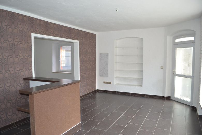 Unità commerciale in ottimo stato in posizione ben visibile – 72 m² con posto auto – Empfang2