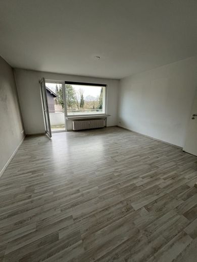 Gepflegte 3-Zimmer Wohnung mit schönem Balkon  - zentral zwischen Essen und Mülheim – Wohnzimmer