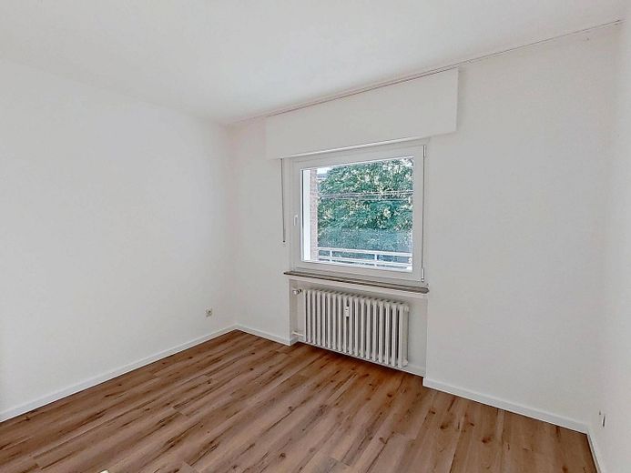 Huzurlu konumda modern yaşam: BALKONLU ve küvetli banyolu geniş 3 odalı daire – Ansicht I: Schlafzimmer II