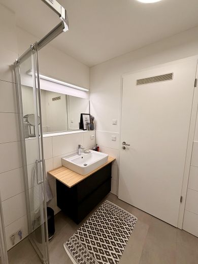 Exclusive 4-room apartment with designer kitchen and underground parking space – living at the highest level – Foto 11