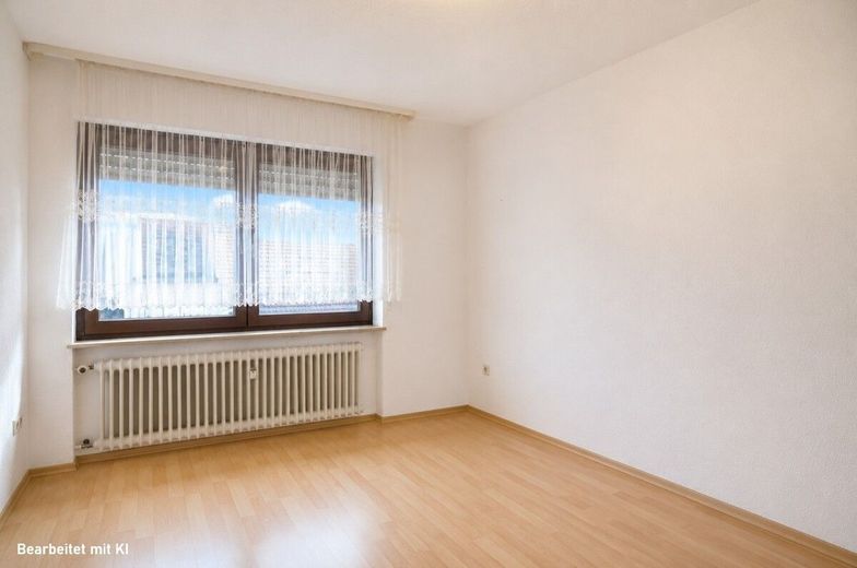 Ihr Deal: 3 Häuschen, 3 Garagen, bis zu 5 WE, davon nur 2 vermietet. HEIZUNG IST NEU! – WE1 Schlafen 2