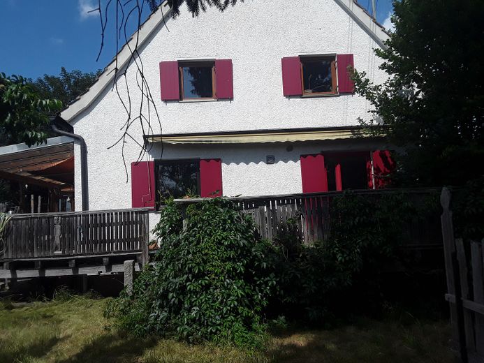 House on the edge of the village – Ansicht der Südterrasse