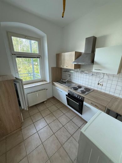 Gemütliche 2-Zi. mit Laminat, Balkon, EBK und Wannenbad in sehr guter Lage! – PHOTO-2026-06-10-11-42-47