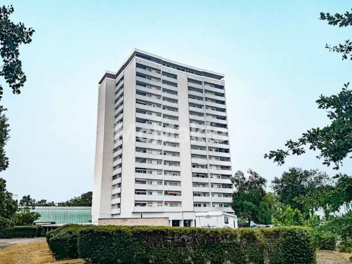 Apartamento de 2 habitaciones disponible para ocupar con balcón oeste, ascensor y cocina equipada – Foto 1