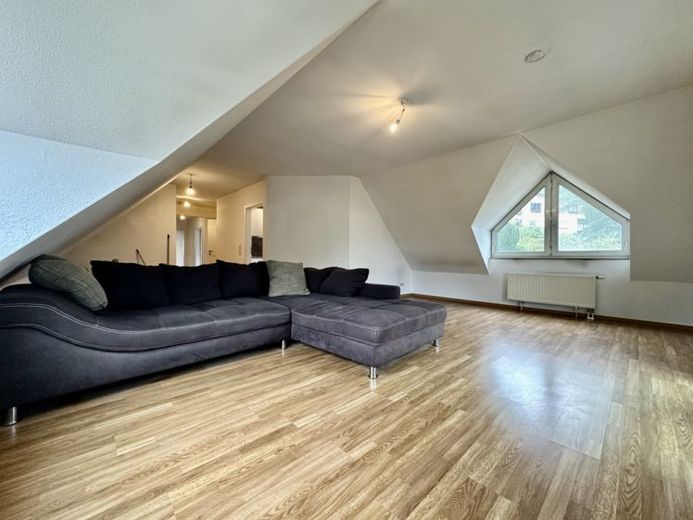 +++ Großzügige 2-Zimmer-Dachgeschosswohnung mit Balkon +++ – Foto 1
