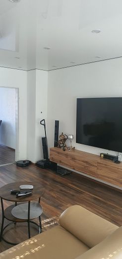 Moderne 4 Zimmer Wohnung mit neuer Einbauküche und Garage – Foto 5