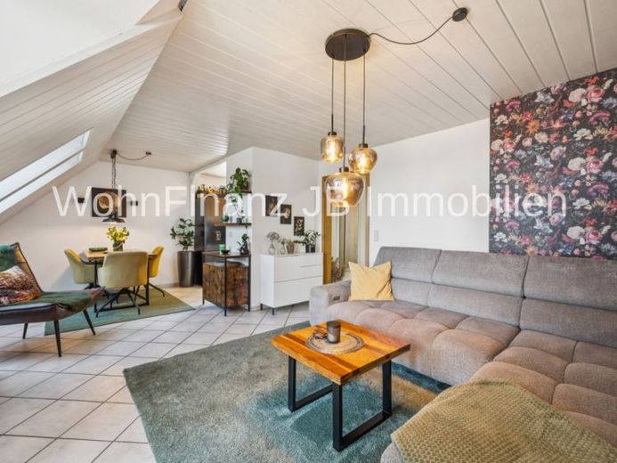 Gepflegte Dachgeschosswohnung mit großem Spitzboden, Balkon, Einbauküche, Garage - Lengede/Broistedt – Foto 1