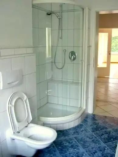 TG-Duschbad mit. sep. Wanne