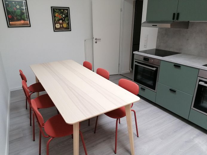 Not suitable for family! Single rooms near TH Cologne campus, Bayer-Chempark – Eßbereich 