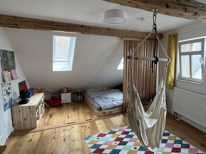 İç avlulu ve bahçeli, ahırı ve güneş enerjisi sistemi bulunan tamamen yenilenmiş müstakil ev – Schlafzimmer 3 - mit Bett